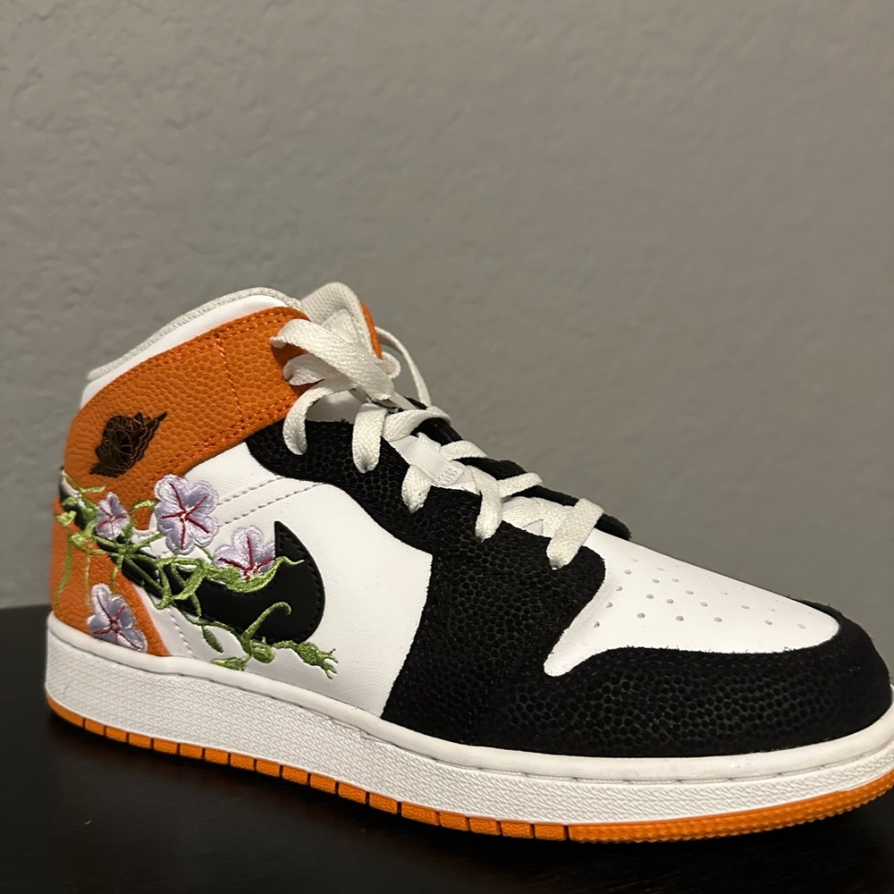 Jordan Air Jordan 1 Mid SE (GS) White and Black